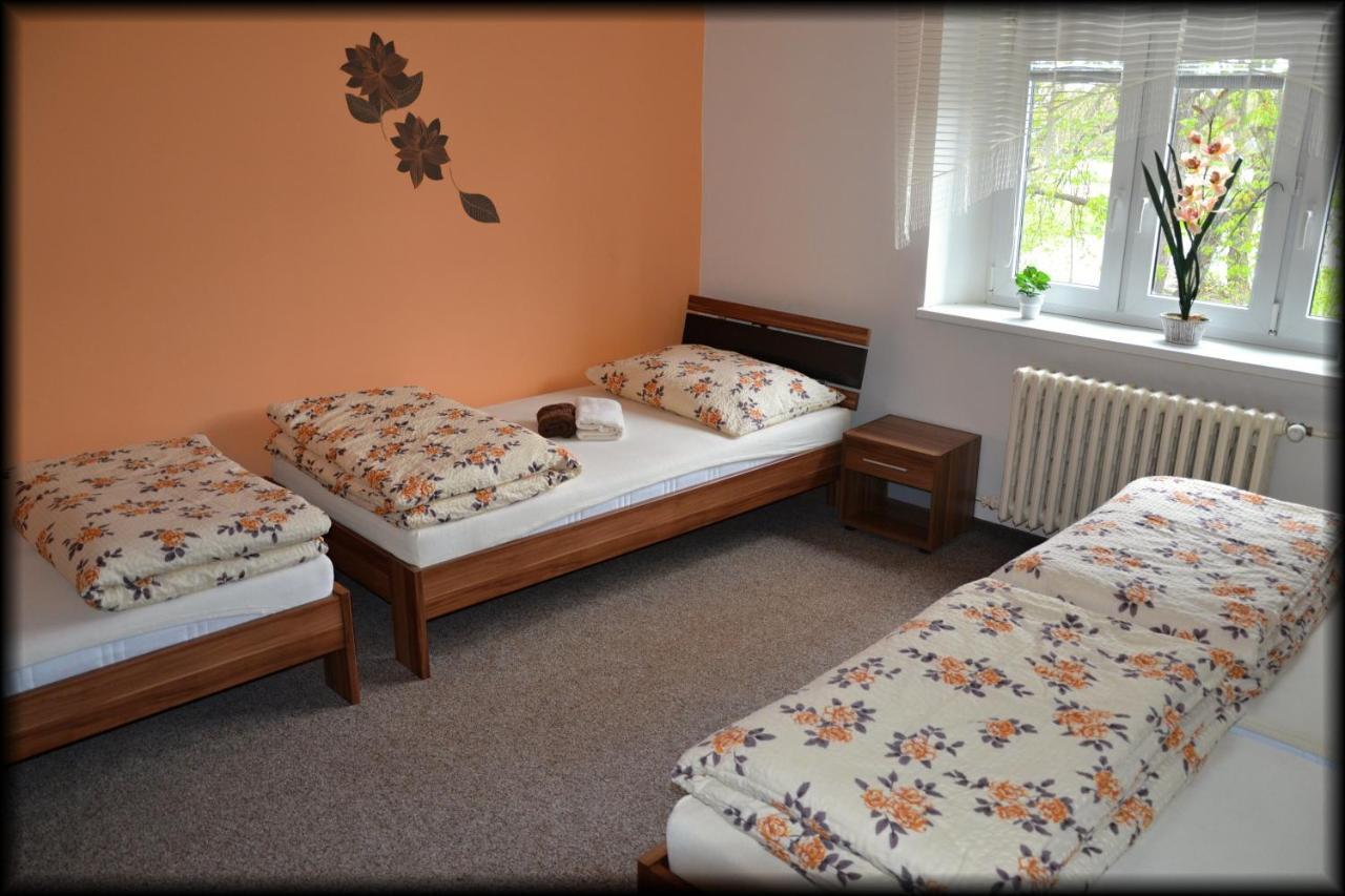Penzion U Kohoutka Pardubice Habitación foto