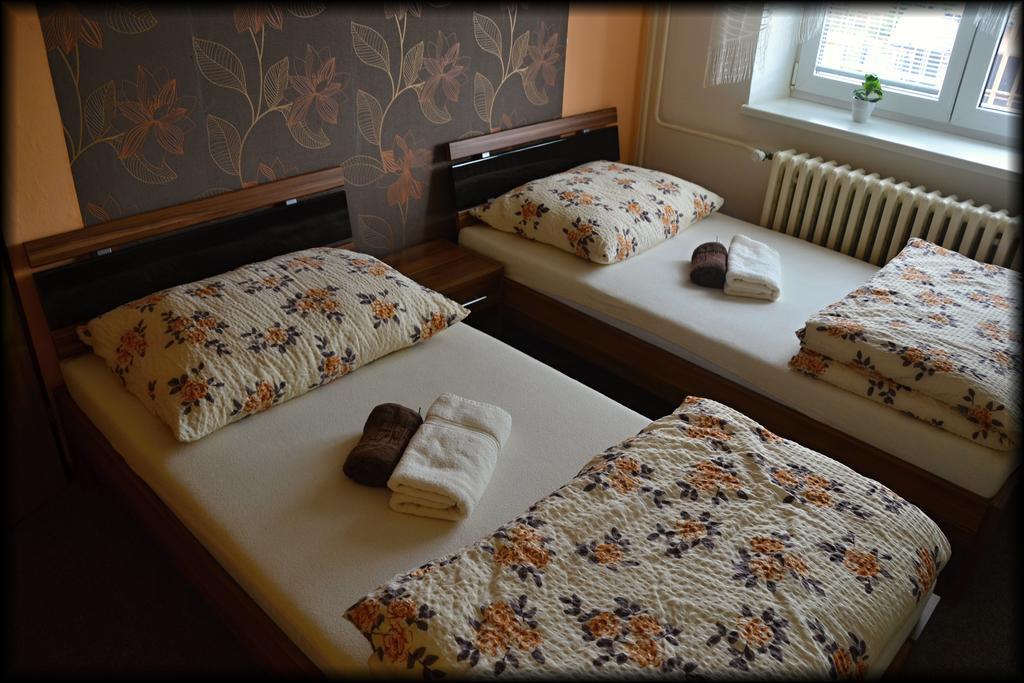 Penzion U Kohoutka Pardubice Habitación foto